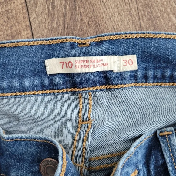 Levi's - Picture 3 of 3